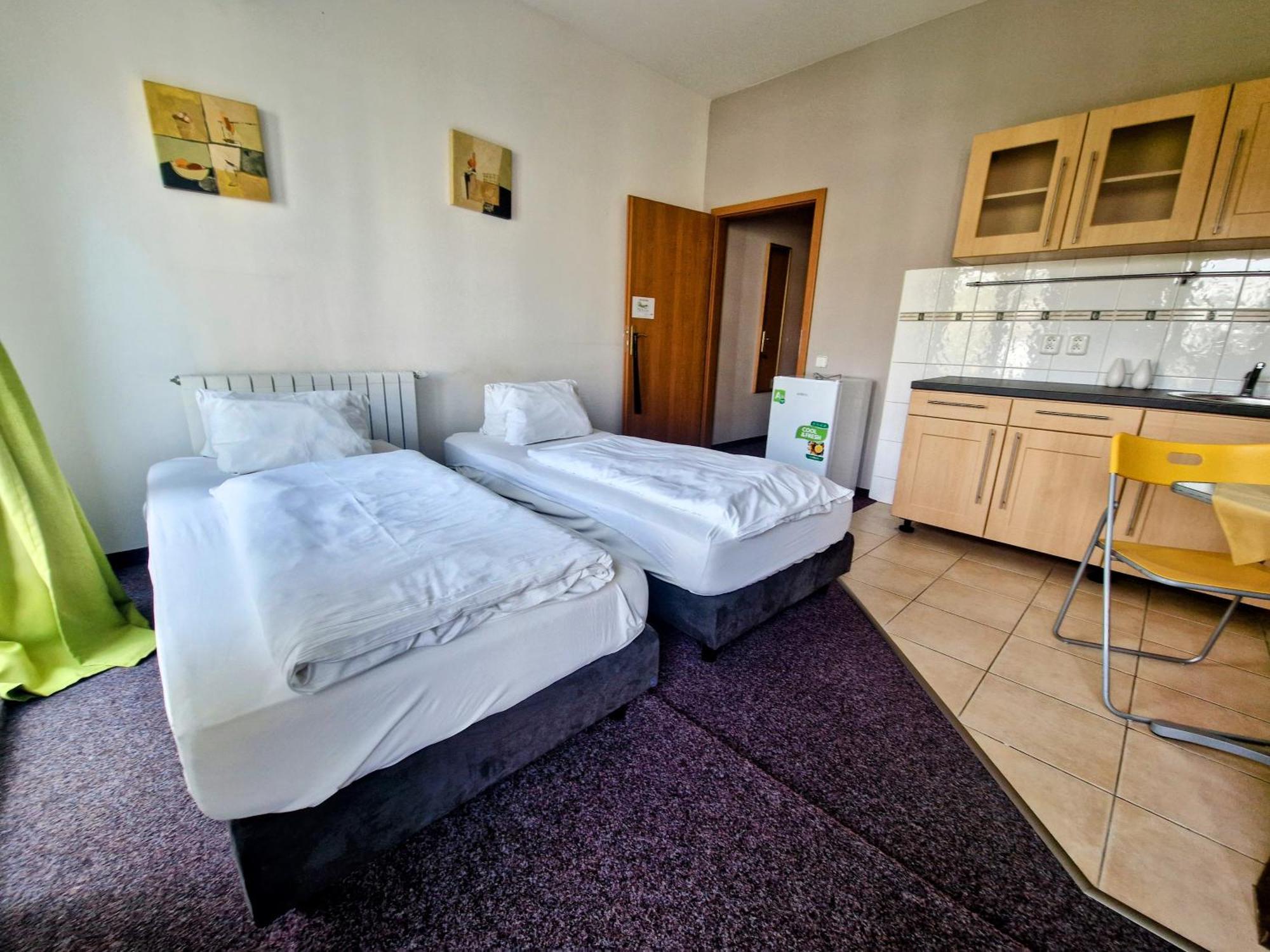 Family Hotel Maxim Beroun  Exterior foto