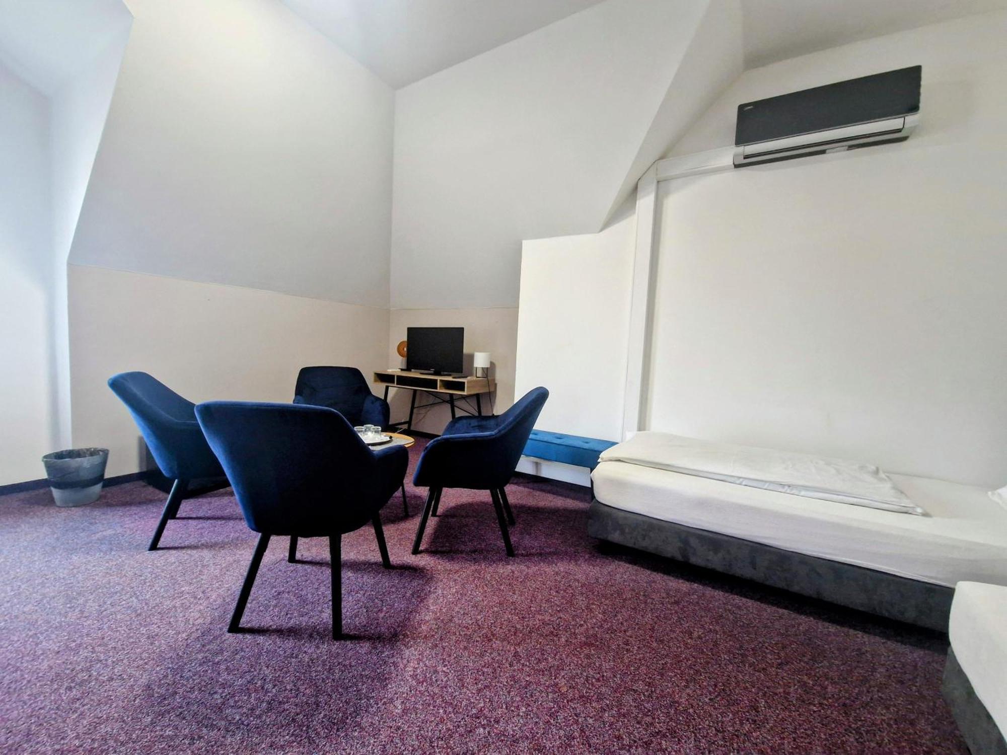 Family Hotel Maxim Beroun  Exterior foto